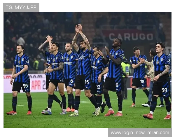 AC米兰后防在训练中接连演练长传应对策略，出球更有威胁